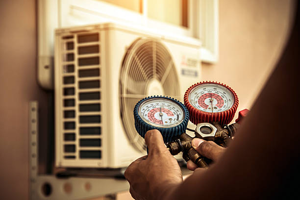 Professional Hvac technician working in Carrollton, IL